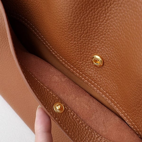 Lirà™ | Sac à bandoulière sobre et uni en cuir véritable
